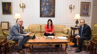 بحث تعزيز التعاون بين وزارات الخارجية والتخطيط والموارد المائية في موضوعات المياه