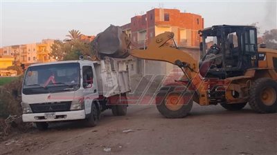 رئيس مدينة بيلا يتابع أعمال النظافة العامة خلال الفترة المسائية بكفر الشيخ