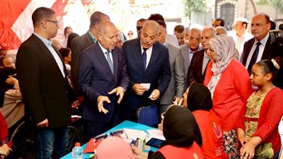 محافظ القاهرة يتفقد القافلة الطبية لذوي الإعاقة بكفر العلو لمؤسسة مصر الخير 