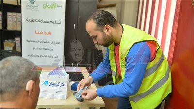 تسليم 758 سماعة طبية لغير القادرين بقرى ونجوع كفر الشيخ