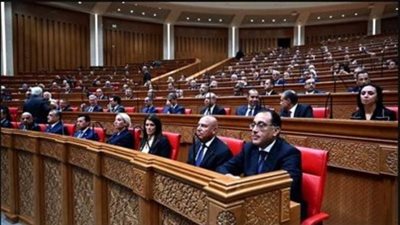 أحزاب ونواب يؤكدون ثقتهم في الحكومة الجديدة ويطالبون بتنفيذ برنامجها