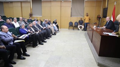 مساعدات وحلول عاجلة لمطالب المواطنين في اللقاء المفتوح لمحافظ بني سويف