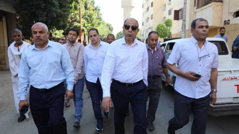 محافظ المنيا خلال