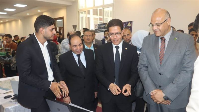 تفقد المعرض