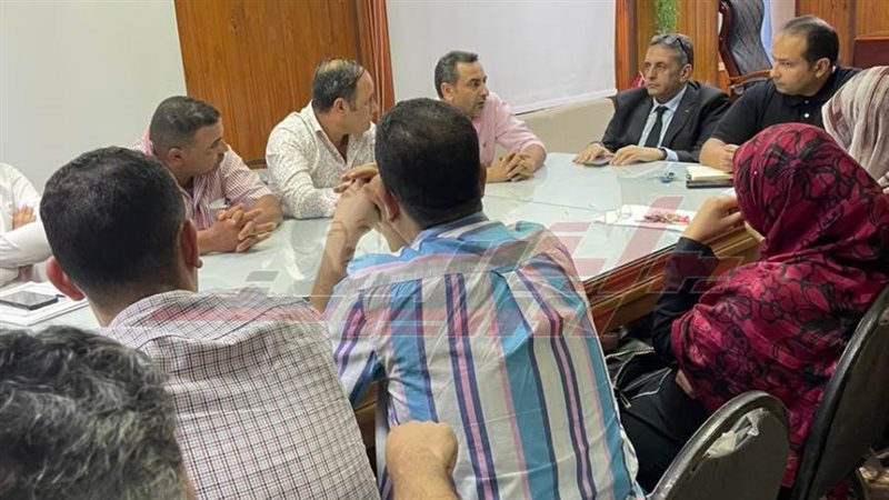 خلال الاجتماع