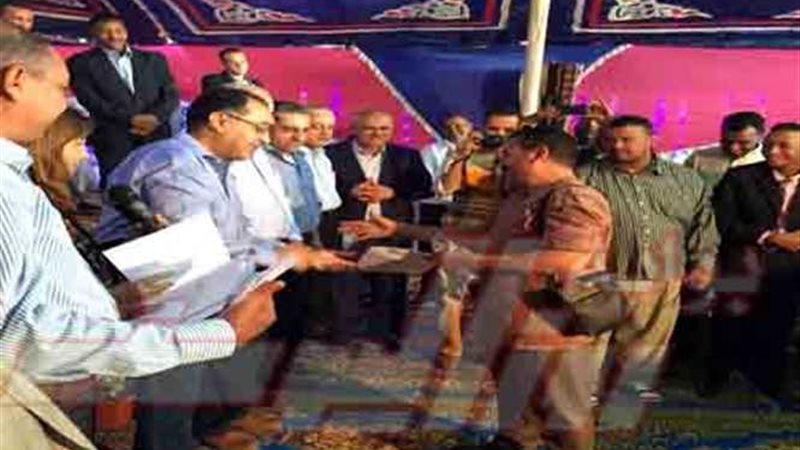 وزير الإسكان ومحافظ