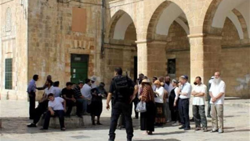 مستوطنون يقتحمون