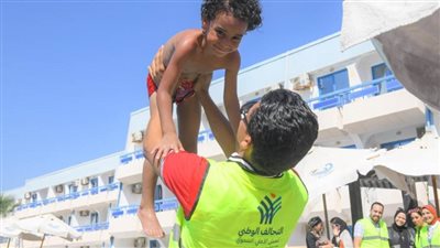 التحالف الوطني ينظم يوما ترفيهيا لأيتام بورسعيد على حمام السباحة بقرية سياحية