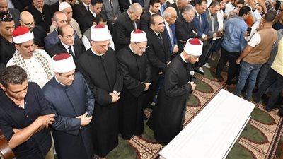 وزير الأوقاف يؤم صلاة الجنازة على الراحل الكريم وزير الأوقاف الأسبق