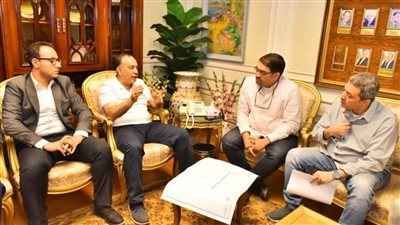 محافظ أسيوط يلتقي رئيس فرع المقاولون العرب لدراسة تطوير كورنيش النيل