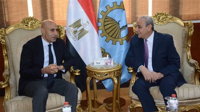 محافظ الغربية يناقش مع وزير التعليم آليات تطوير المنظومة بالمحافظة (صور)