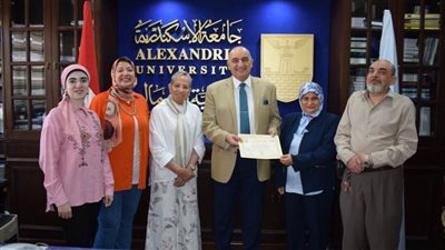 مركز دعم ذوي الاحتياجات الخاصة بكلية الأعمال بالإسكندرية يكرم أصحاب البصمة المضيئة