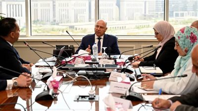 وزير الصناعة يبحث مع وفد شركة ليونزبريدج خطتها لإقامة مصنع لإنتاج حمض الفوسفوريك