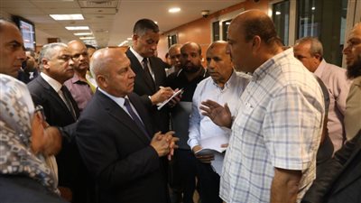 عدم السماح بالبناء على الأراضي الزراعية لإقامة المصانع   