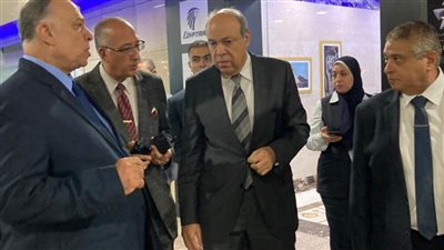 وزير الطيران المدني يتفقد مبنيي الركاب( 2 و3) بمطار القاهرة الدولي
