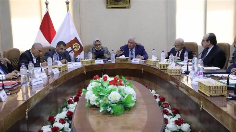 جانب من لقاء محافظ