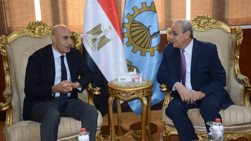 محافظ الغربية ووزير