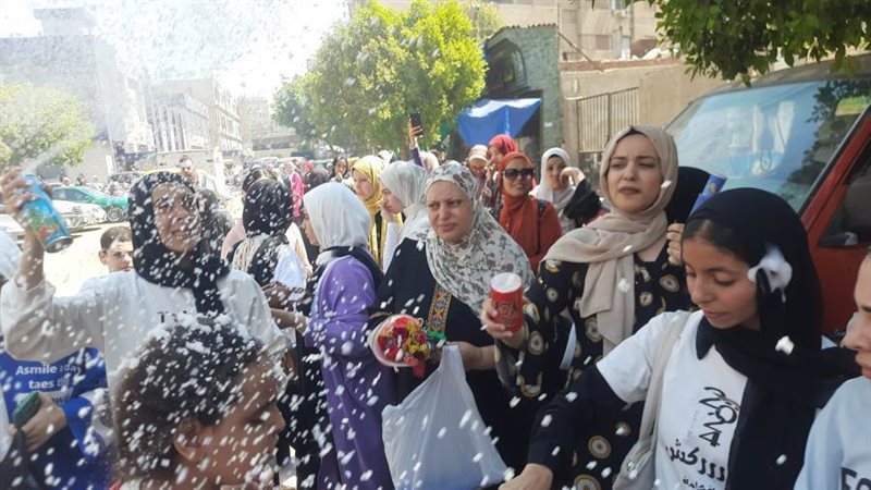 احتفالات طلاب الثانوية