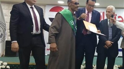 رئيس نقابة العاملين بالغزل والنسيج: الدولة وفرت 55 مليار جنيه للتطوير 