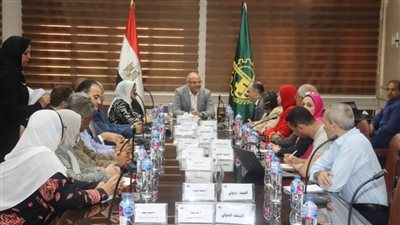 محافظ القليوبية يبحث تنفيذ مشروعات في مجال البيئة والمخلفات الصلبة