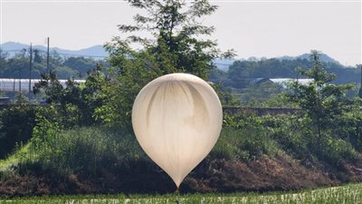 كوريا الشمالية تطلق مجددا بالونات محملة بالنفايات باتجاه جارتها الجنوبية