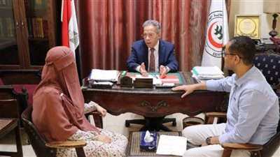 نقيب الأطباء يستقبل طبيبة سوهاج ويؤكد دعم النقابة الكامل لها