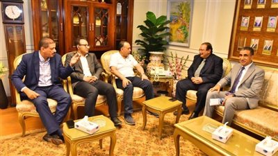 محافظ أسيوط يستقبل وكيل الجهاز المركزي للمحاسبات لوسط الصعيد للتهنئة واختياره محافظًا للإقليم