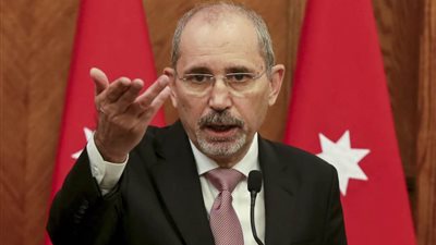 وزير خارجية الأردن: استهداف الاحتلال قافلة إنسانية تابعة لـ