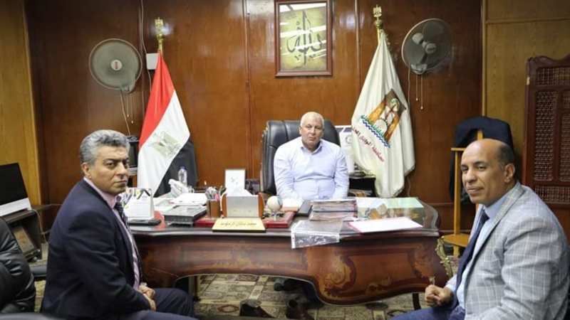 جانب من لقاء محافظ