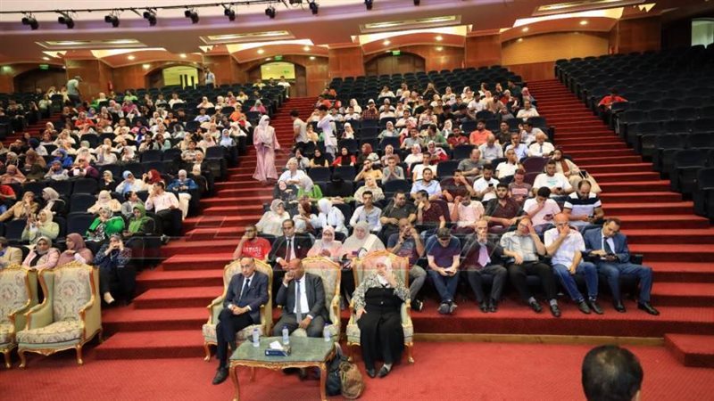 خلال المؤتمر