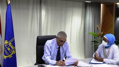 محافظ اسوان يوجه بصرف مساعدات مالية لعدد من الحالات الإنسانية