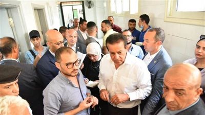 وزير الصحة يجري جولة ميدانية مفاجئة بعدد من مستشفيات الجيزة
