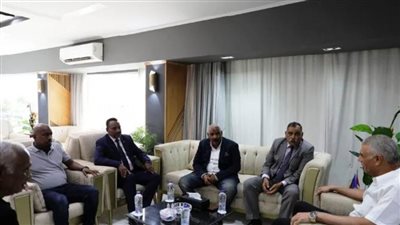 محافظ أسوان يؤكد دعمه لأنشطة النادي وعودة فريق الكرة إلى الدوري الممتاز