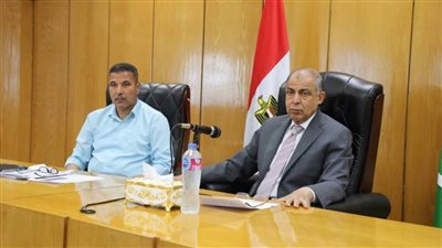 محافظ المنيا يستعرض نسب أداء المراكز التكنولوجية وآليات التيسير على الراغبين فى التصالح