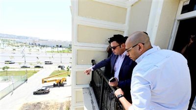 وزيرالإسكان يتفقد تشطيب الوحدات السكنية بالحى اللاتينى بـ