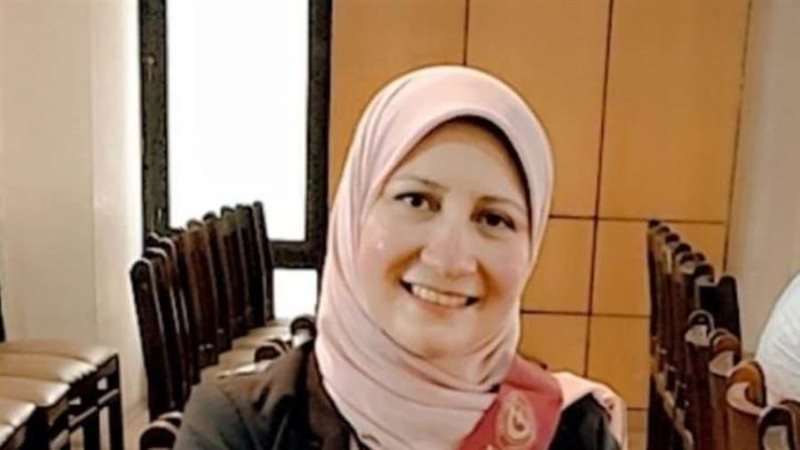 أول صيدلانية تدير