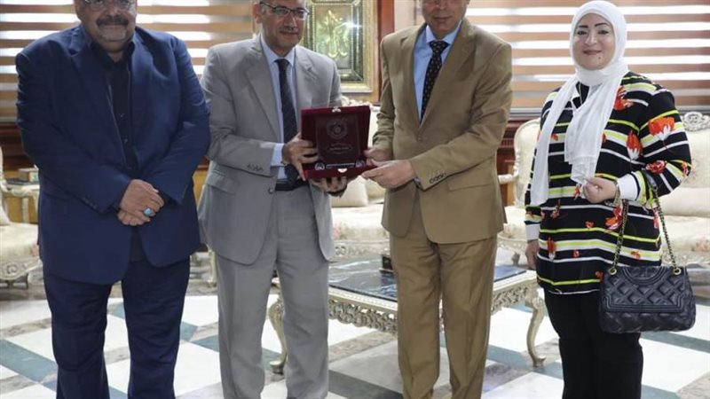 محافظ المنيا خلال