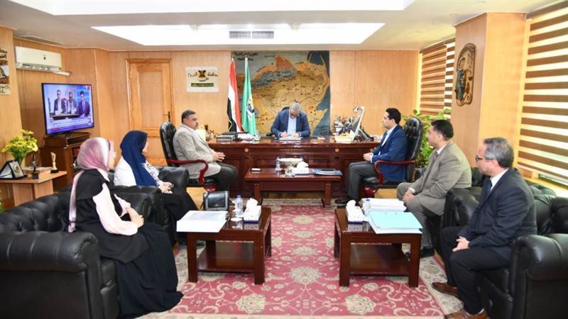 محافظ الفيوم يتسلم