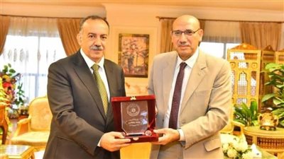 محافظ أسيوط يلتقي نائب رئيس هيئة قصور الثقافة