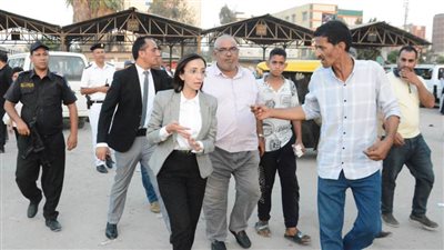 محافظ البحيرة تواصل جولاتها التفقدية بمتابعة مجمع مواقف أبو حمص 