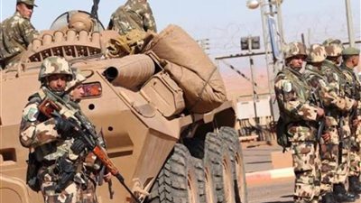 الجيش الجزائري يقبض على 10 عناصر إرهابية