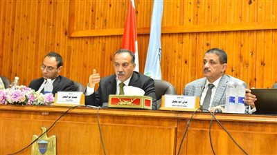 محافظ أسيوط يعلن إطلاق مسابقة «بنكمل بعض» لاختيار أفضل قرية ومركز وحي