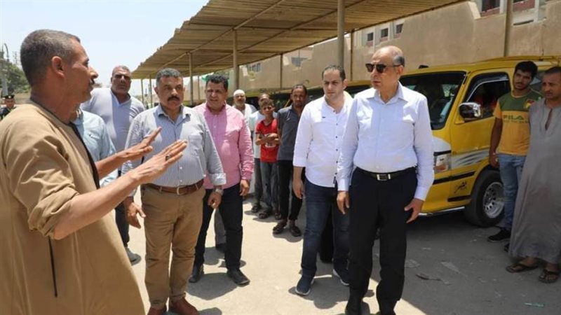 محافظ المنيا خلال