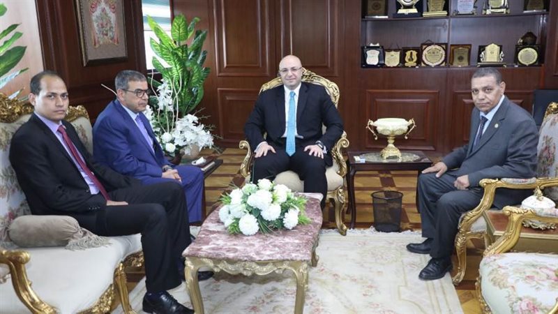 محافظ بني سويف يلتقى