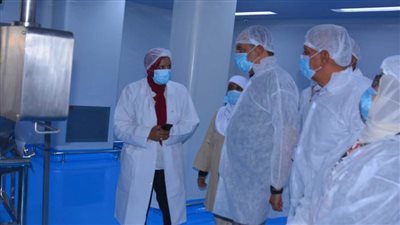 وزير قطاع الأعمال العام يتفقد مصانع شركتي العربية وممفيس للأدوية