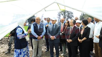 محافظ كفر الشيخ والسفير الياباني يشهدان تشغيل ماكينة زراعة الأرز المطورة