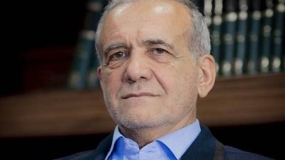 الرئيس الإيراني يعين محمد رضا عارف نائبا أول له