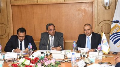 محافظ قنا : تحديد الأولويات في تنفيذ مشروعات الخطة الاستثمارية