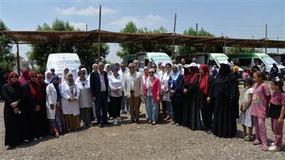 محافظ الإسماعيلية يتابع ميدانيًّا القافلة الطبية بقريتي الضبعية وعين غصين 