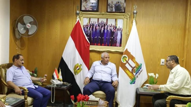 جانب من لقاء محافظ